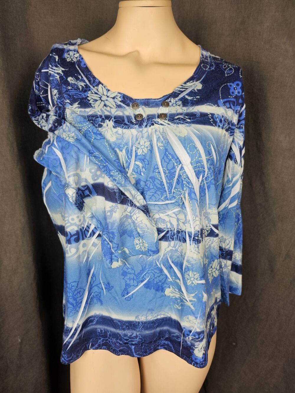 Passports Top S Blue Floral Abstract Y2K Boho Blouse 3/4 Sleeve Button Accent